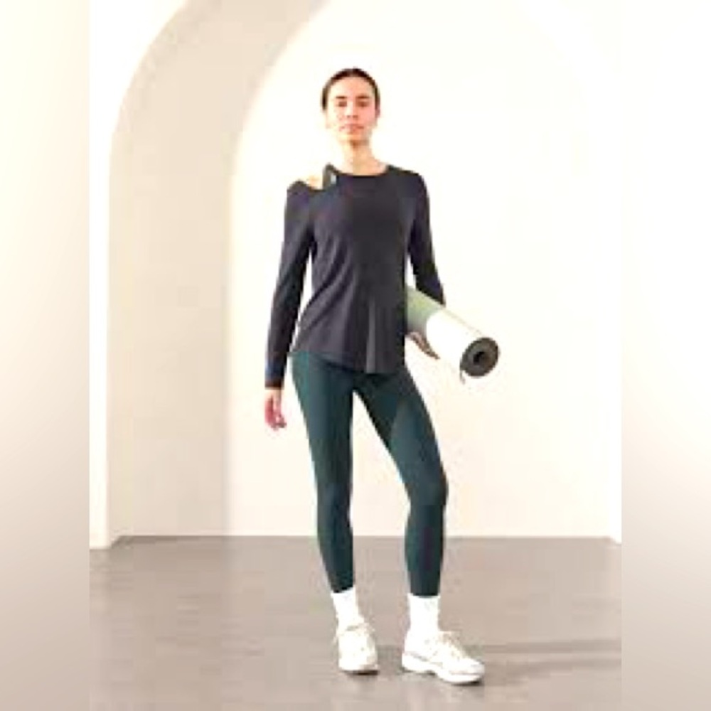 NWT Athleta With Ease Asymmetrical Women's Black Long Sleeve Top Size Small